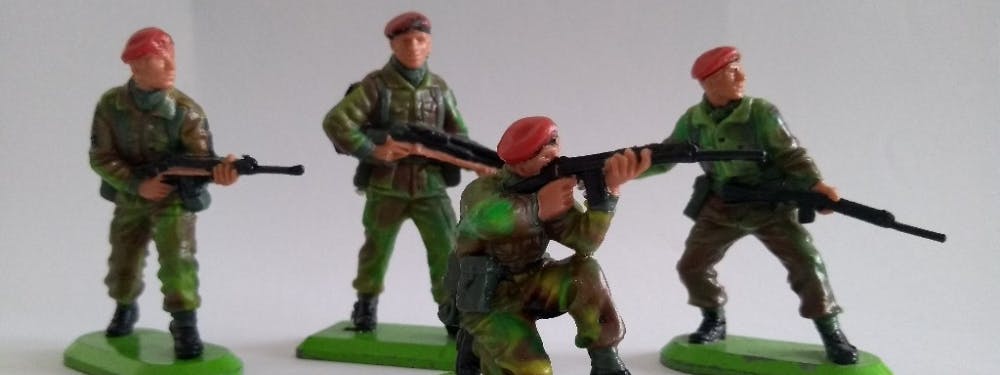 Vintage hotsell deeball army men made in England